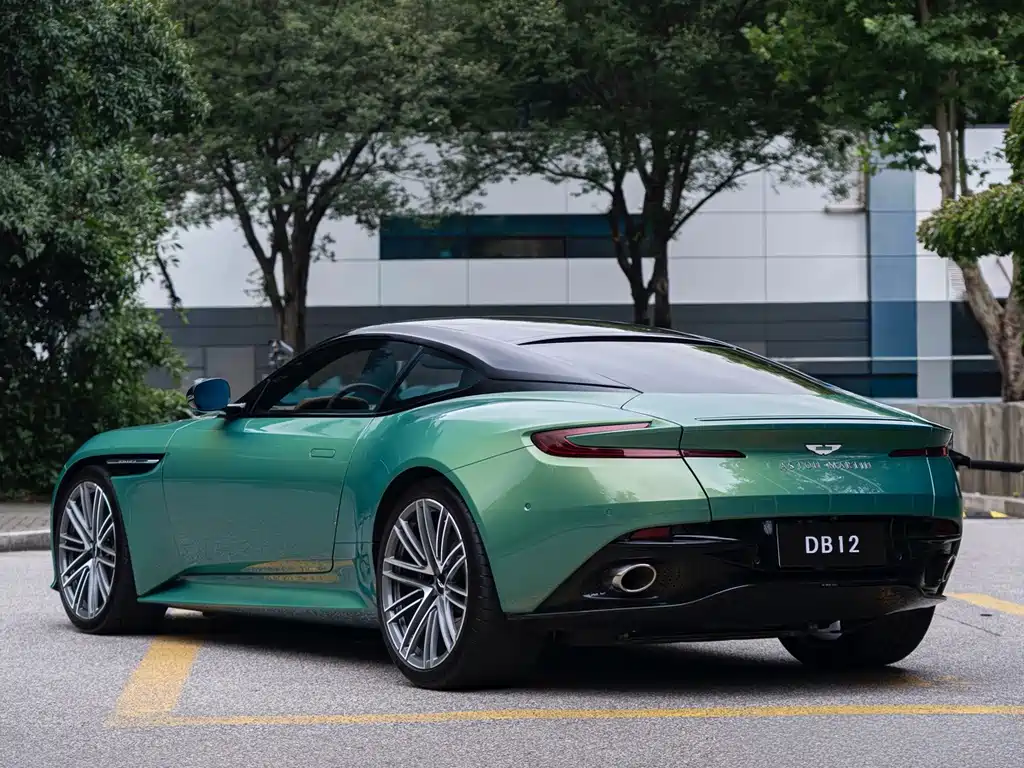 Aston Martin DB12 — миниатюра 7