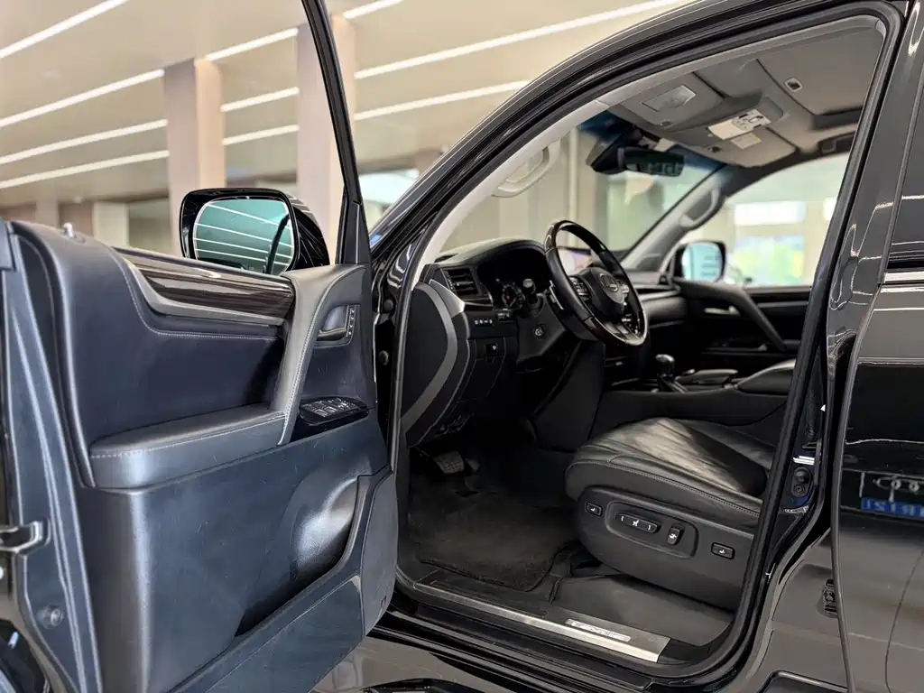 Lexus LX — миниатюра 7