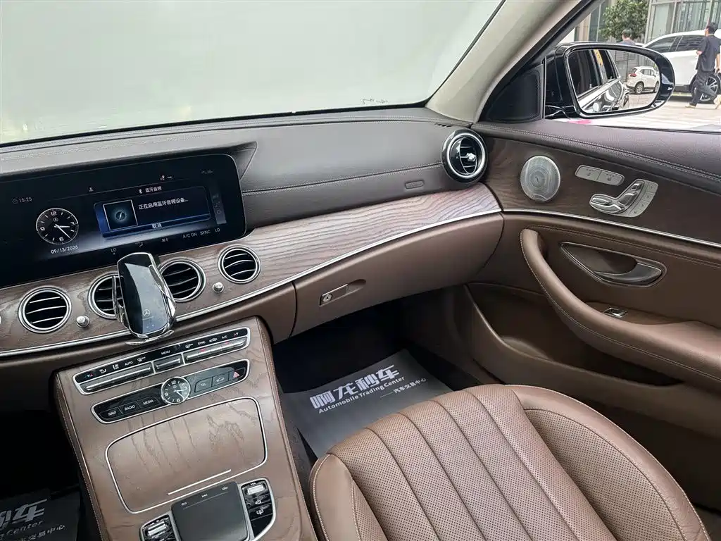 Mercedes-Benz E-Class — миниатюра 11