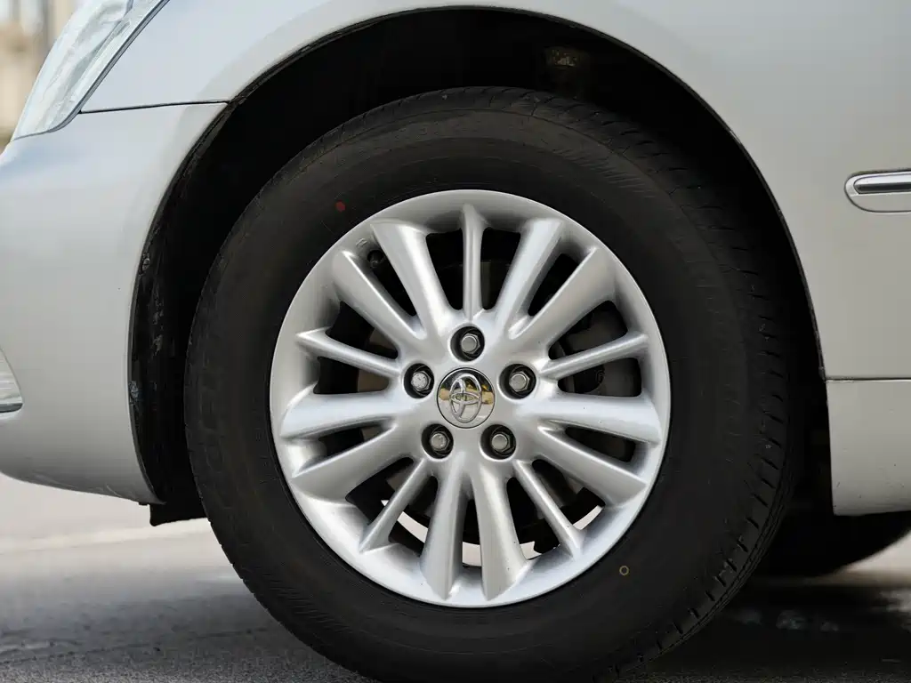 Toyota Crown — миниатюра 13