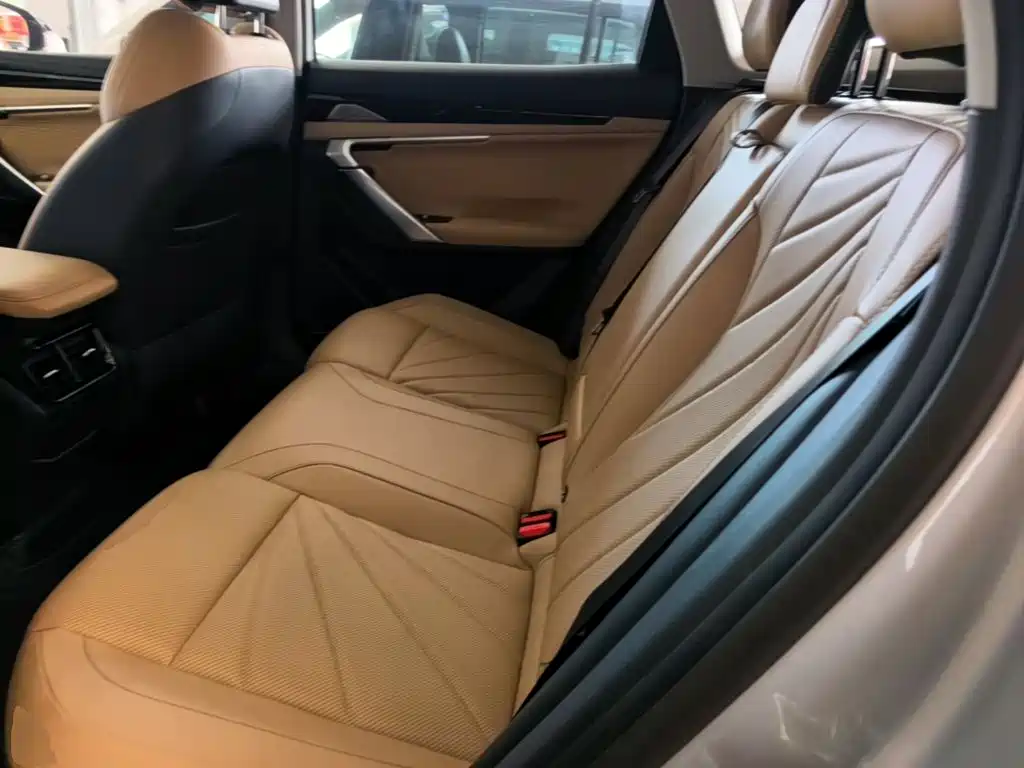 Geely Boyue L — миниатюра 17