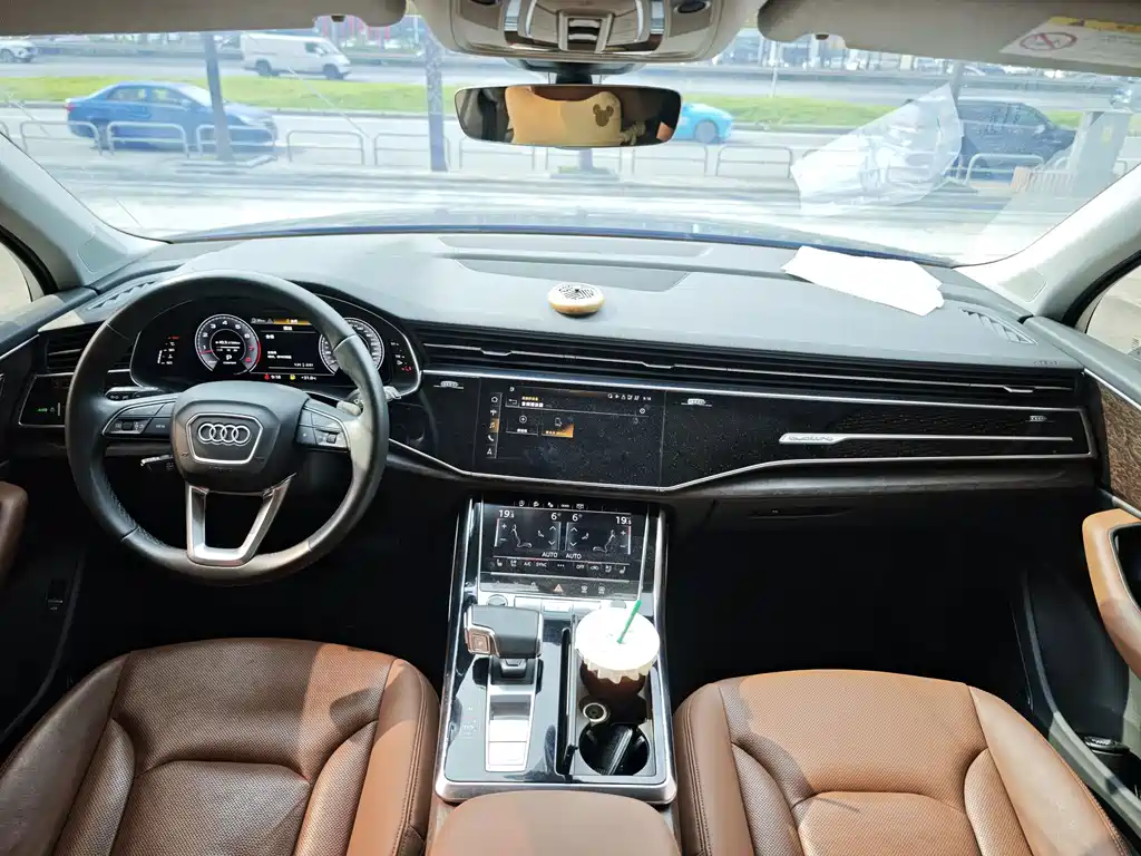 Audi Q7 — миниатюра 7