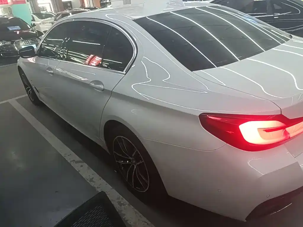 BMW 5 Series — миниатюра 5