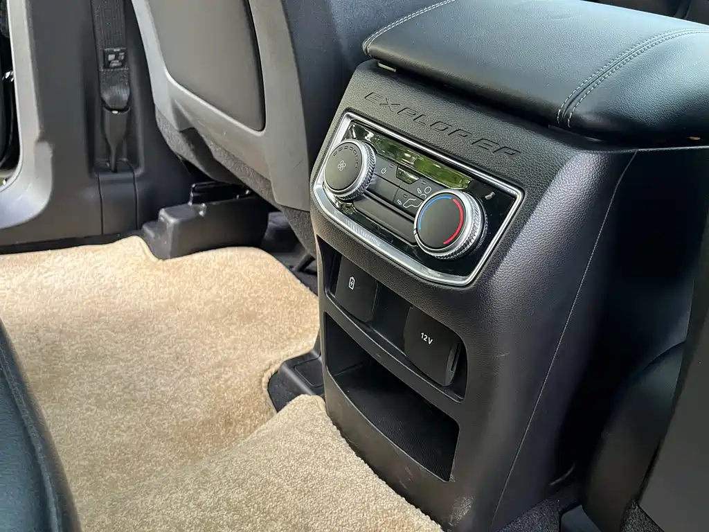 Ford Explorer — миниатюра 9