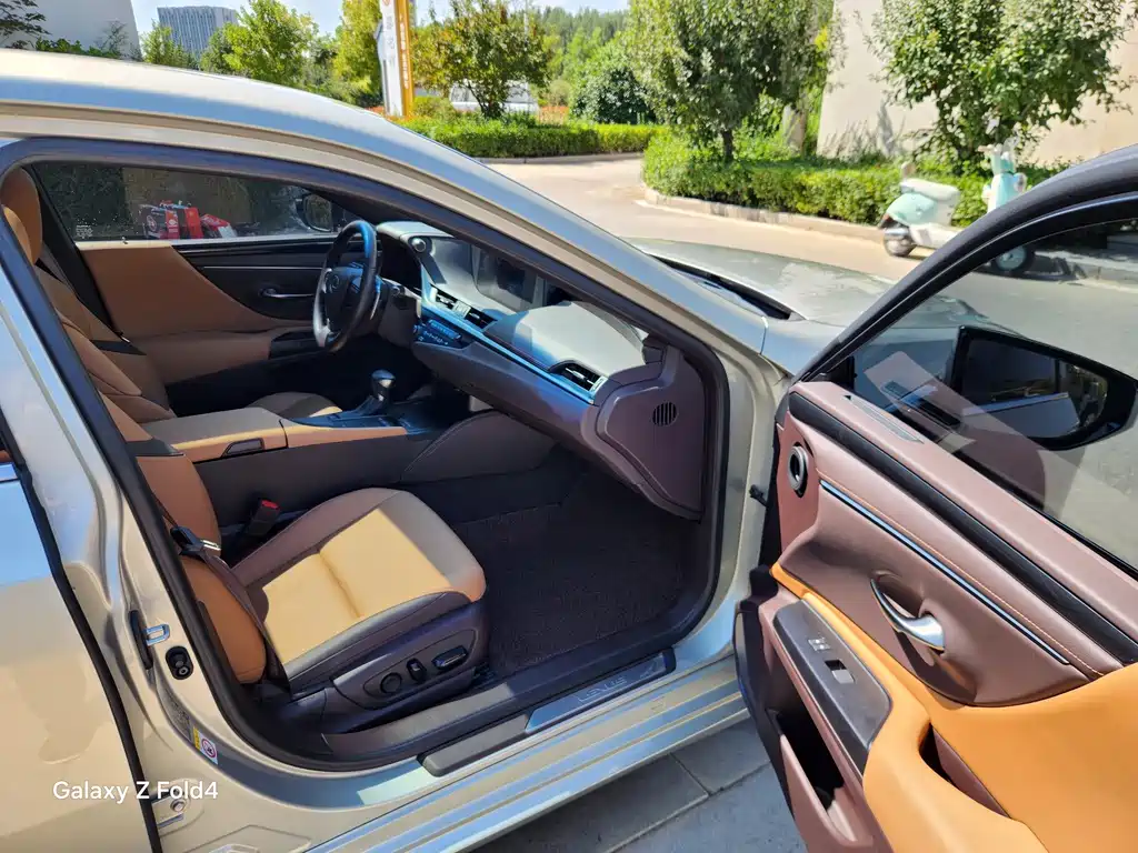 Lexus ES — миниатюра 11