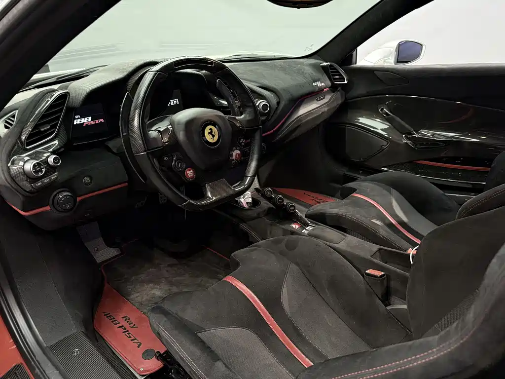 FERRARI 488