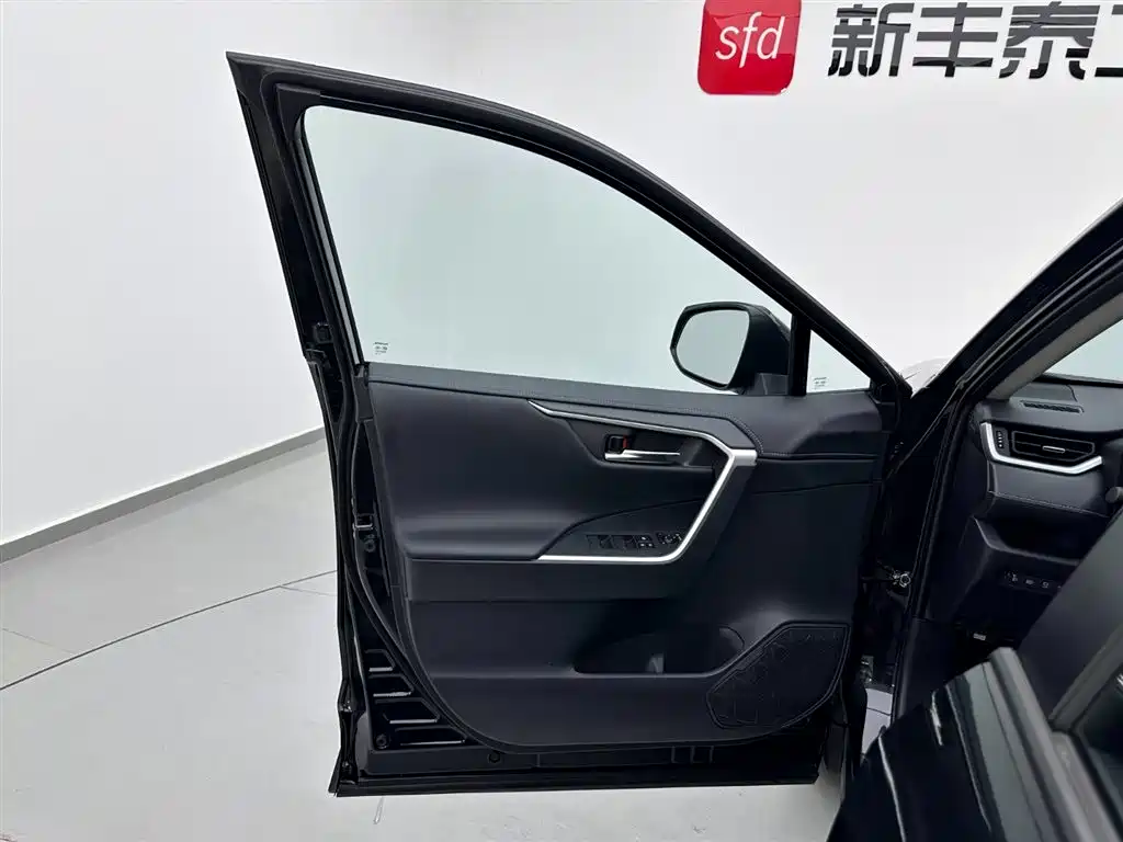 Toyota RAV4 2023 2.0L CVT Plus