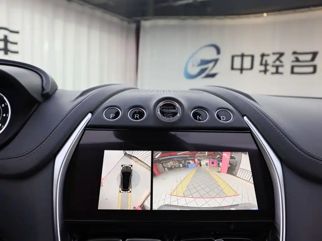 Aston Martin DBX — миниатюра 13