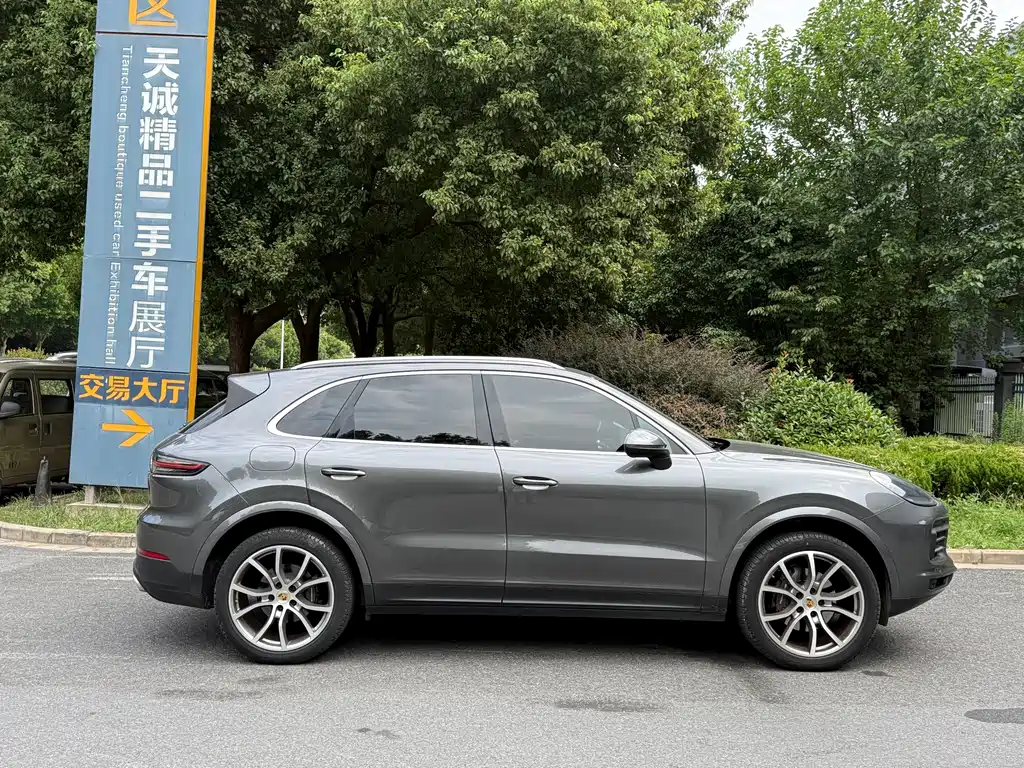 Porsche Cayenne — миниатюра 4