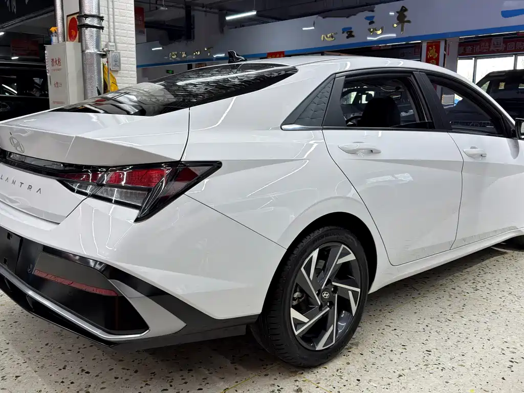 Hyundai Elantra — миниатюра 5