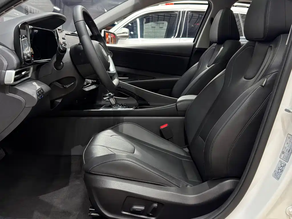 Hyundai Elantra — миниатюра 11