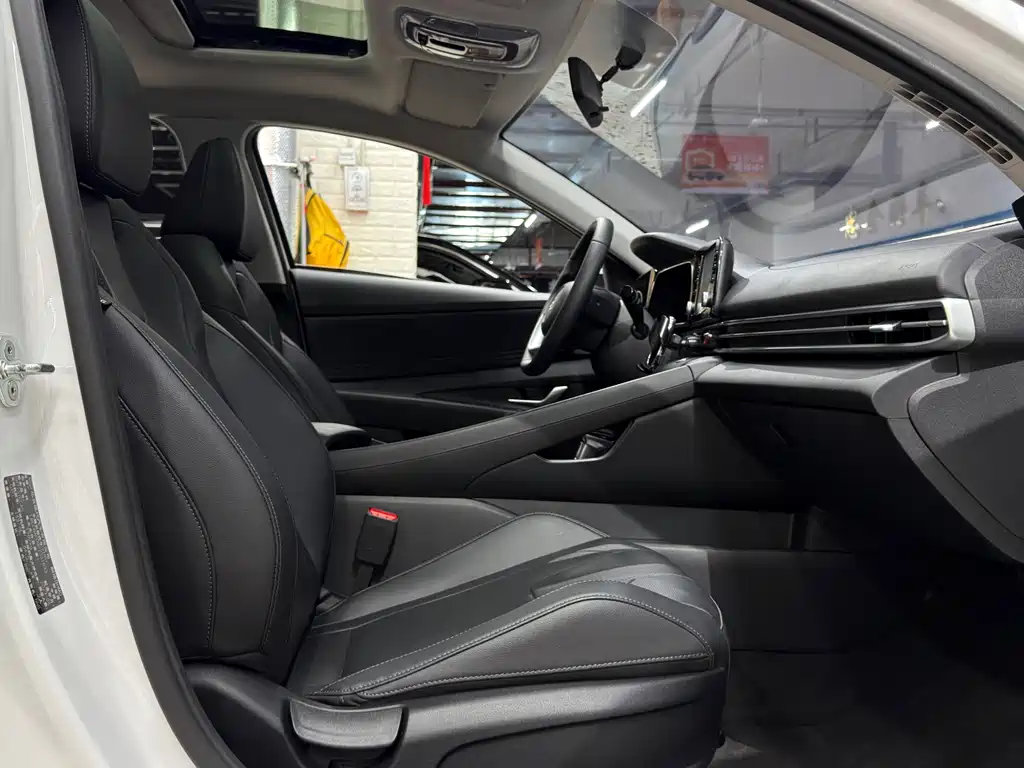Hyundai Elantra — миниатюра 22