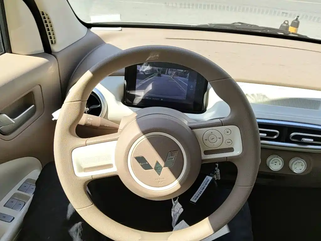 Wuling MINIEV — миниатюра 11