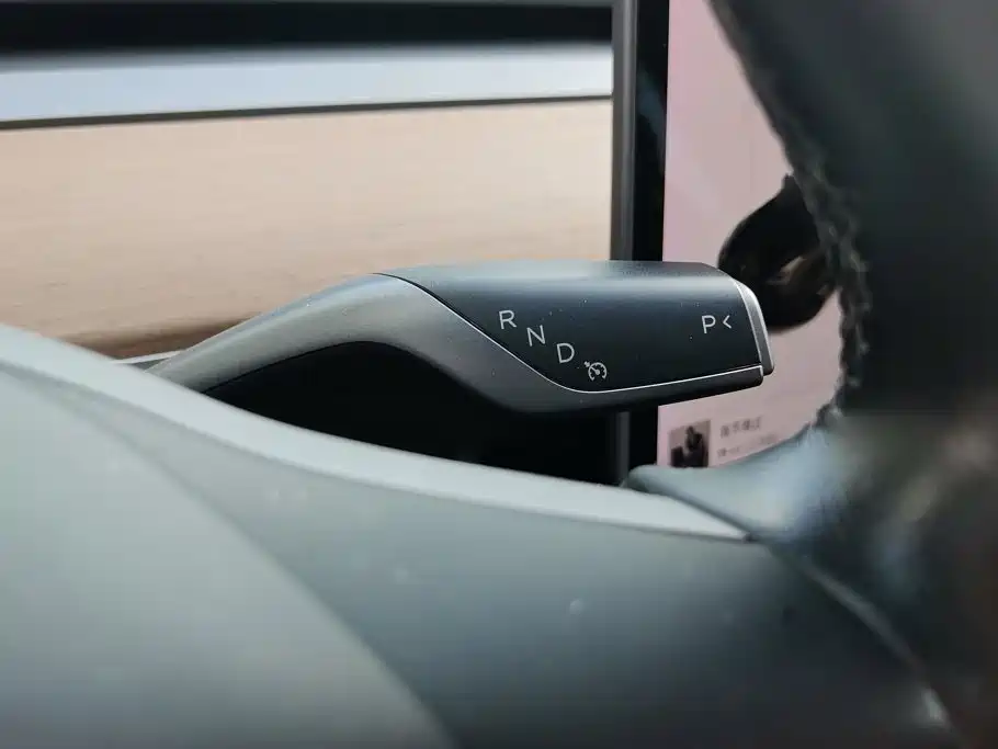 Tesla Model 3 — миниатюра 16