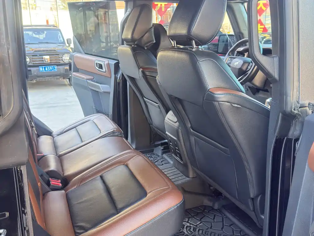 Ford Bronco (Import) — миниатюра 9