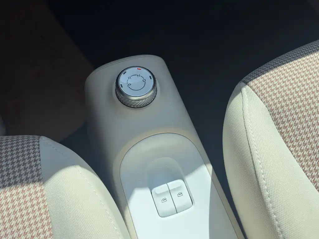 Wuling MINIEV — миниатюра 8