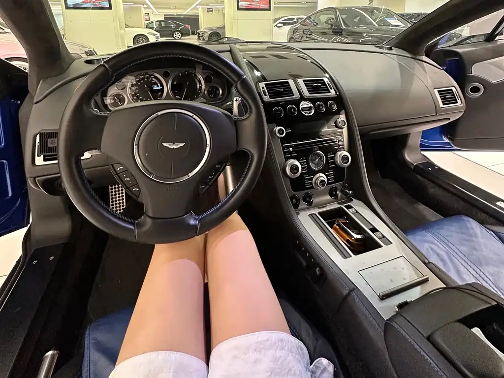 Aston Martin V8 Vantage — миниатюра 3