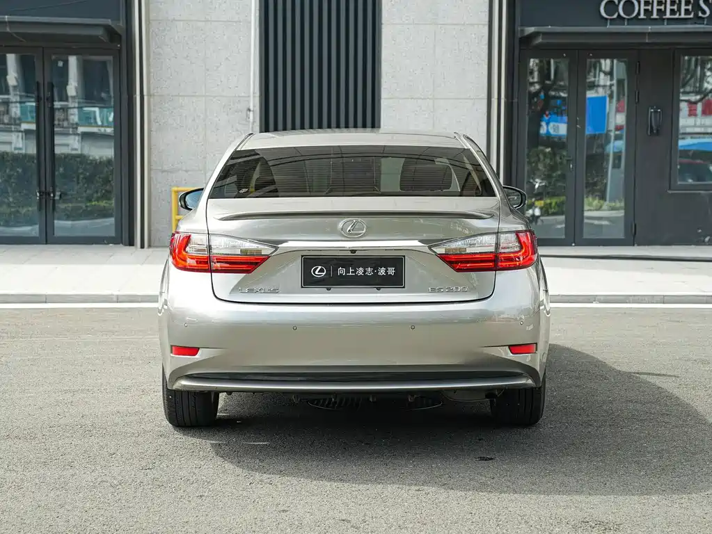 Lexus ES — миниатюра 5