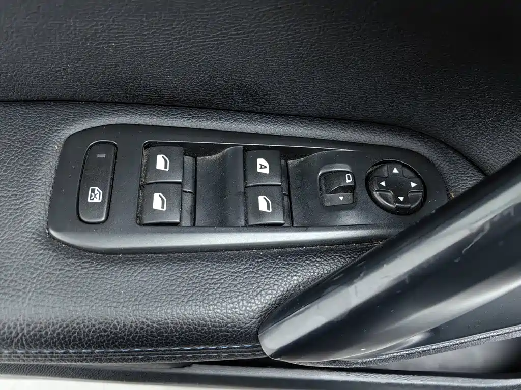 Peugeot 308 — миниатюра 9