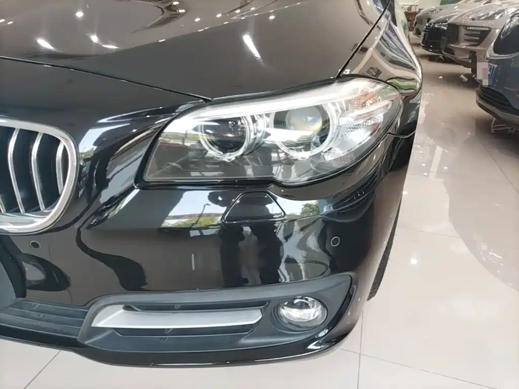 BMW 5 Series — миниатюра 24