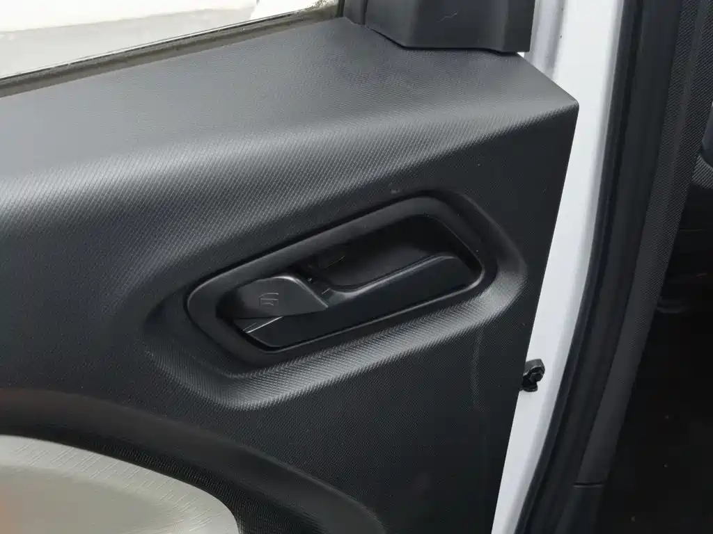 Wuling MINIEV — миниатюра 9