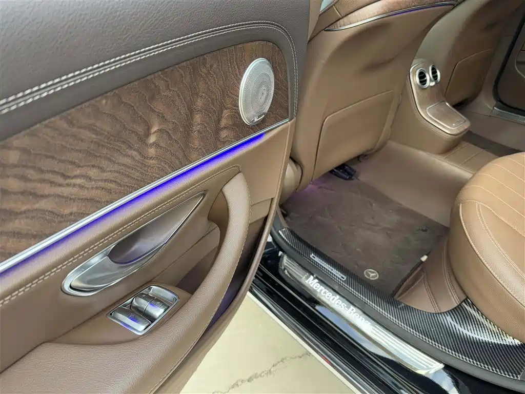 Mercedes-Benz E-Class — миниатюра 12