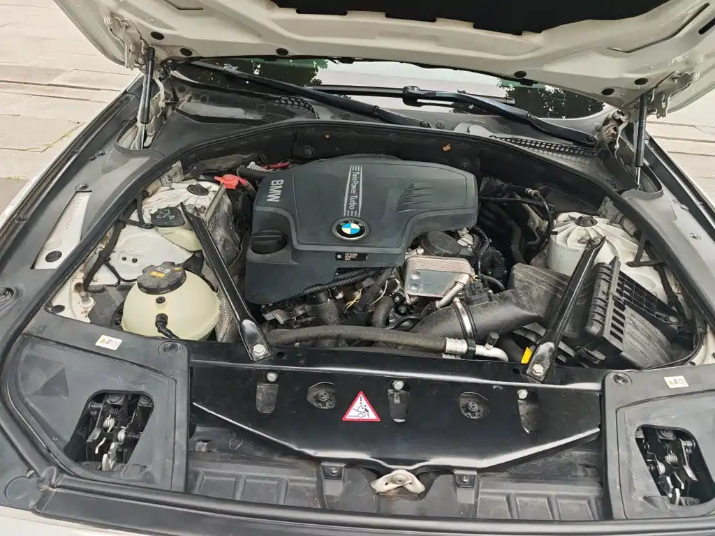 BMW 5 Series — миниатюра 11