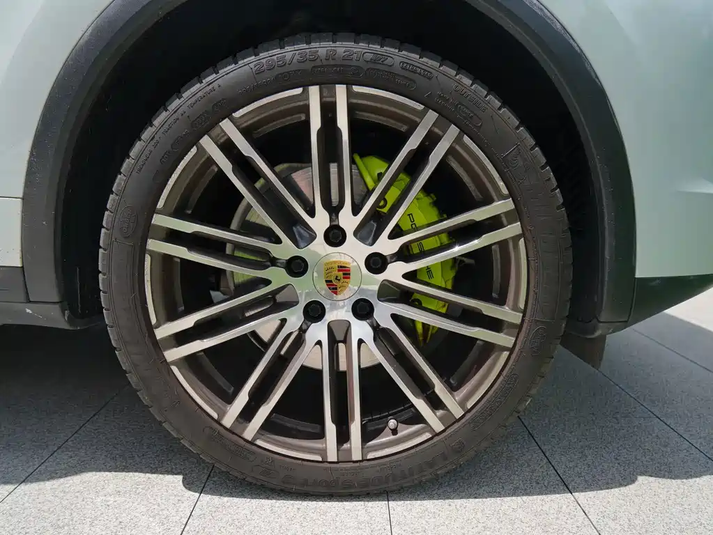Porsche Cayenne Hybrid — миниатюра 4