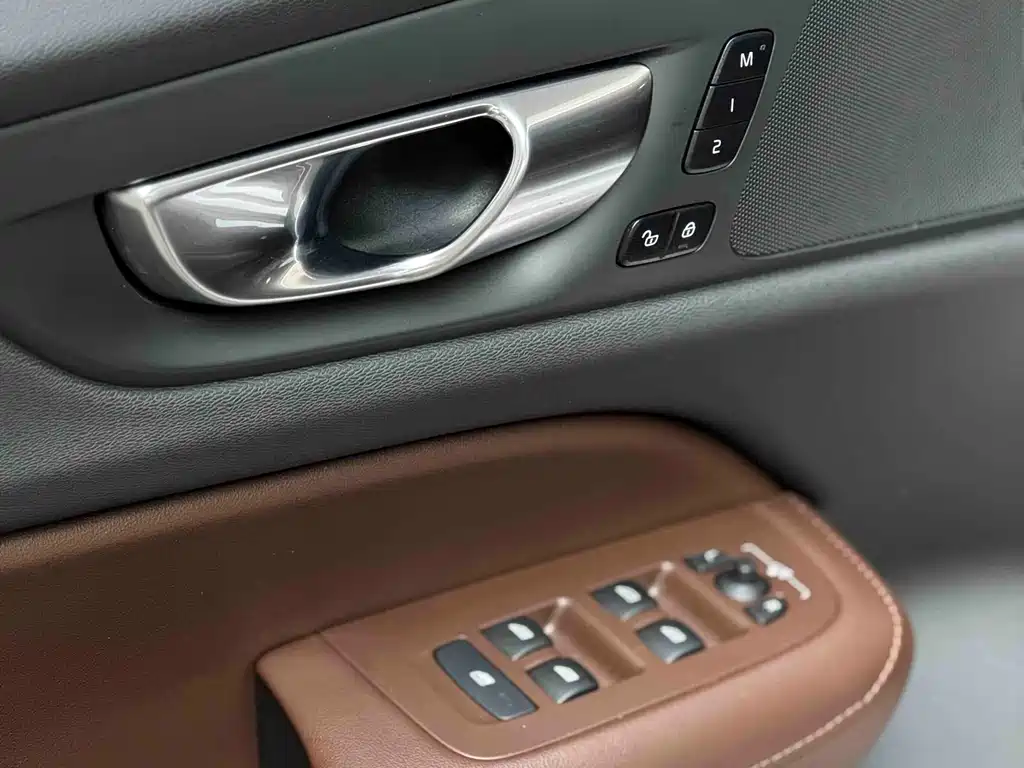 Volvo S60 2023 B4 Luxury