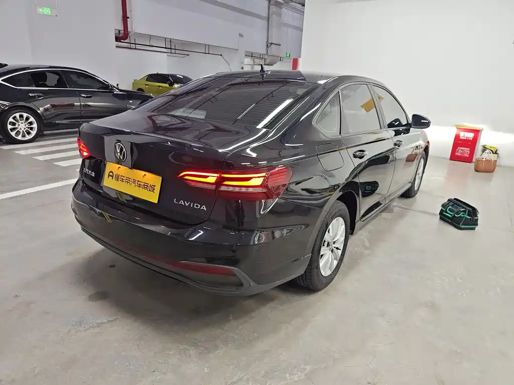 Volkswagen Lavida — миниатюра 4
