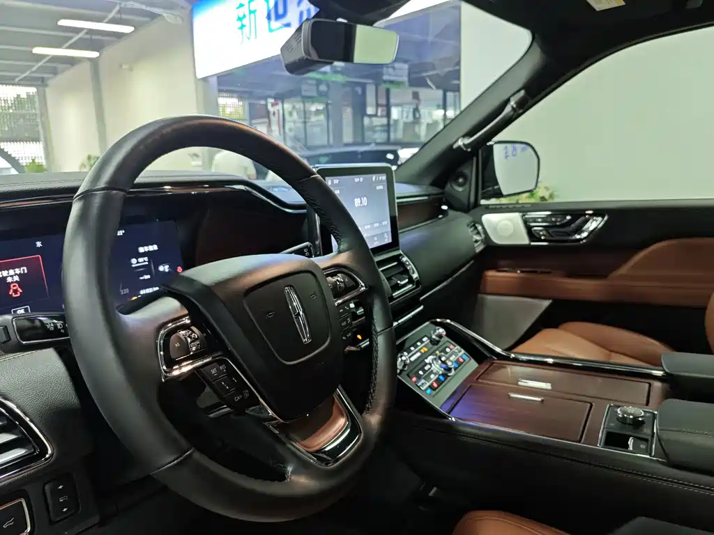 Lincoln Navigator — миниатюра 13
