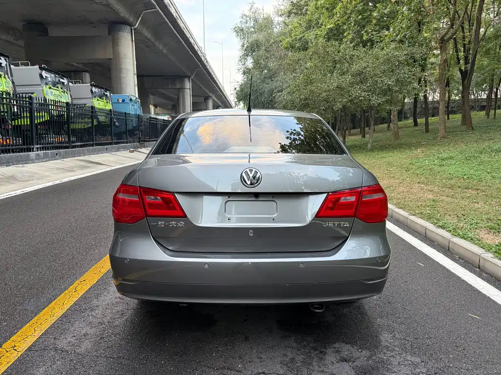 Volkswagen Jetta — миниатюра 6