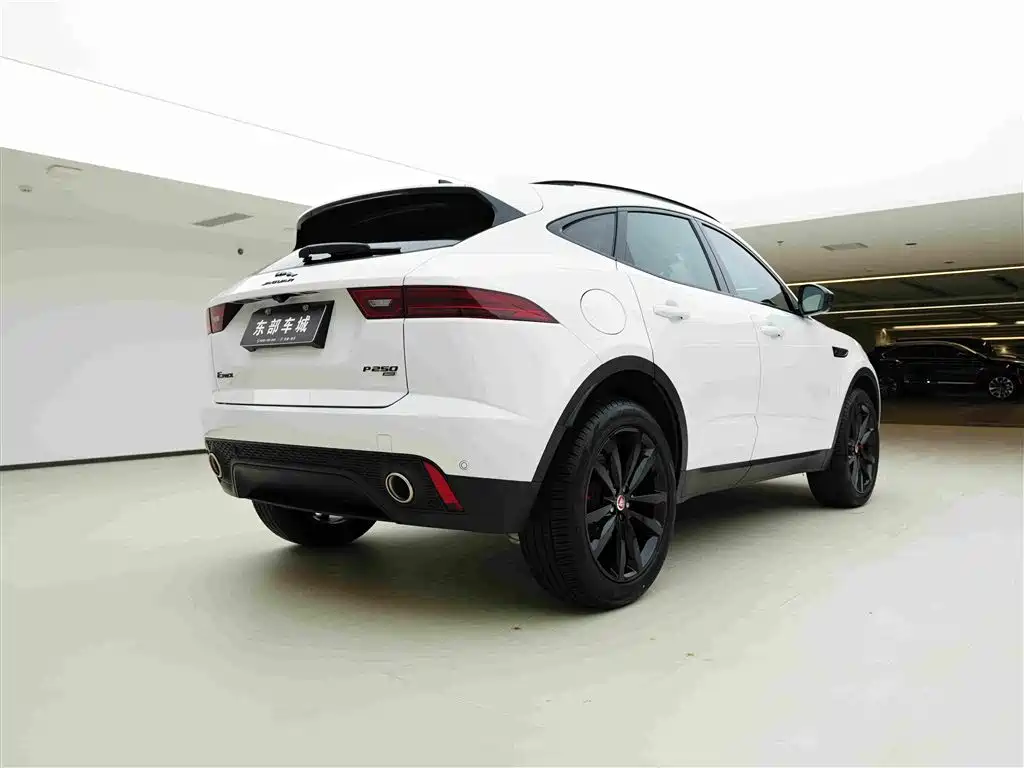 Jaguar E-PACE — миниатюра 6