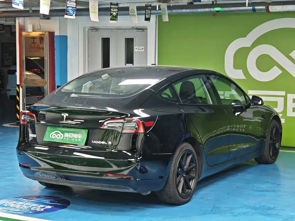 Tesla Model 3 — миниатюра 17