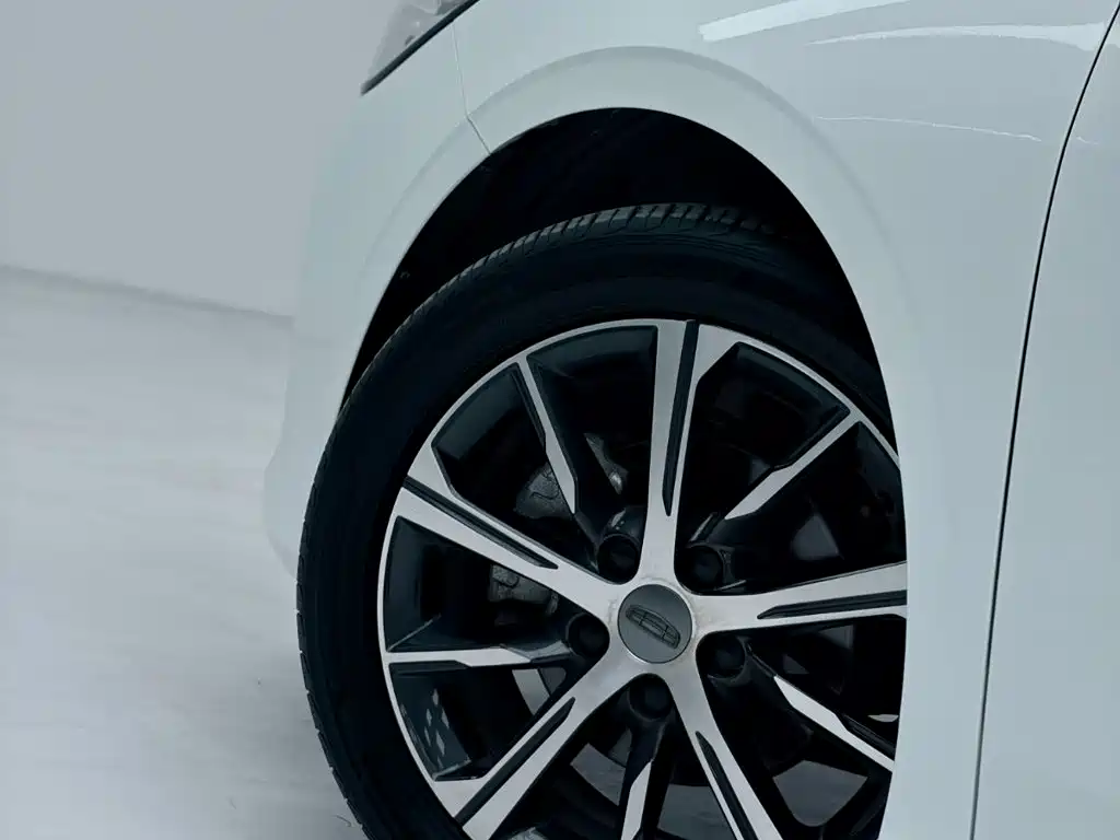 Geely Emgrand — миниатюра 14