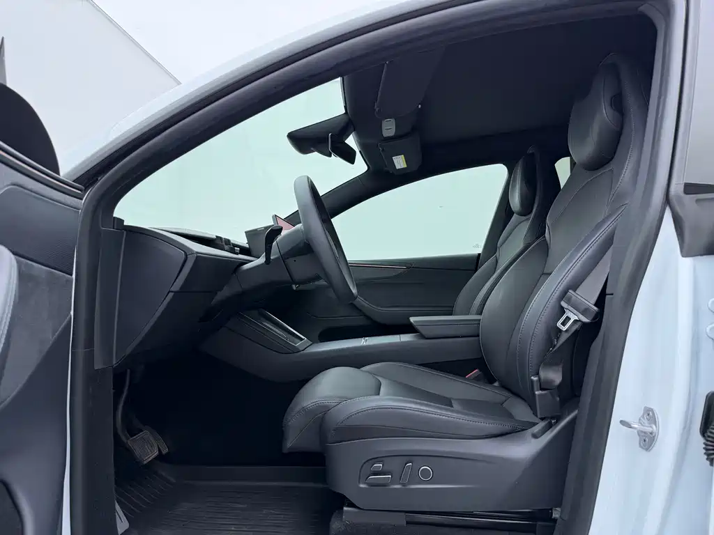 Tesla Model Y L — миниатюра 11