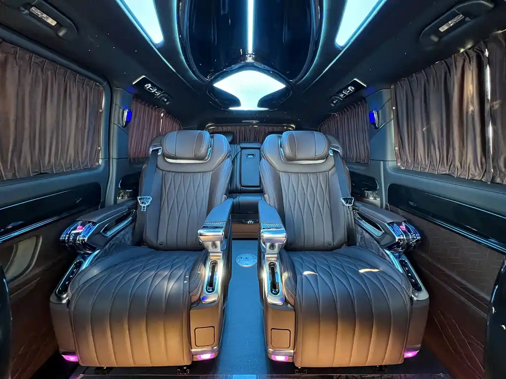 Mercedes-Benz Vito 2024 2.0T Elite 7 мест