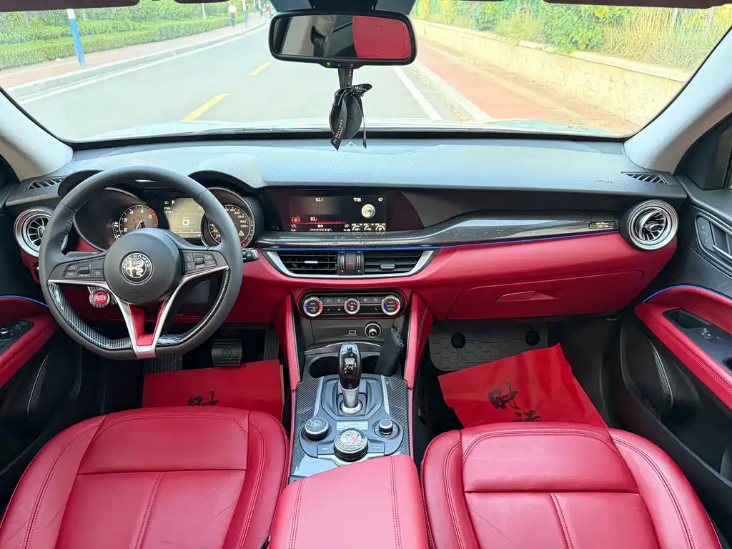 Alfa Romeo Stelvio — миниатюра 8