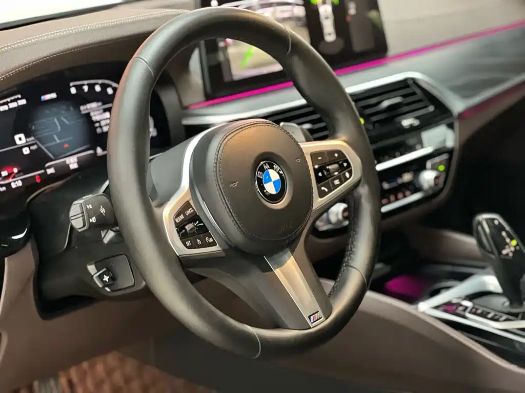 BMW 5 Series — миниатюра 7