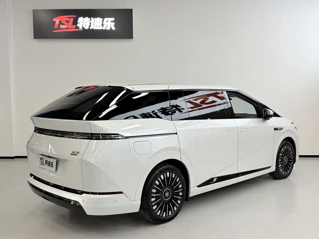 XPeng X9 — миниатюра 18
