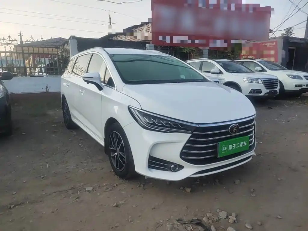 BYD MAX — миниатюра 4