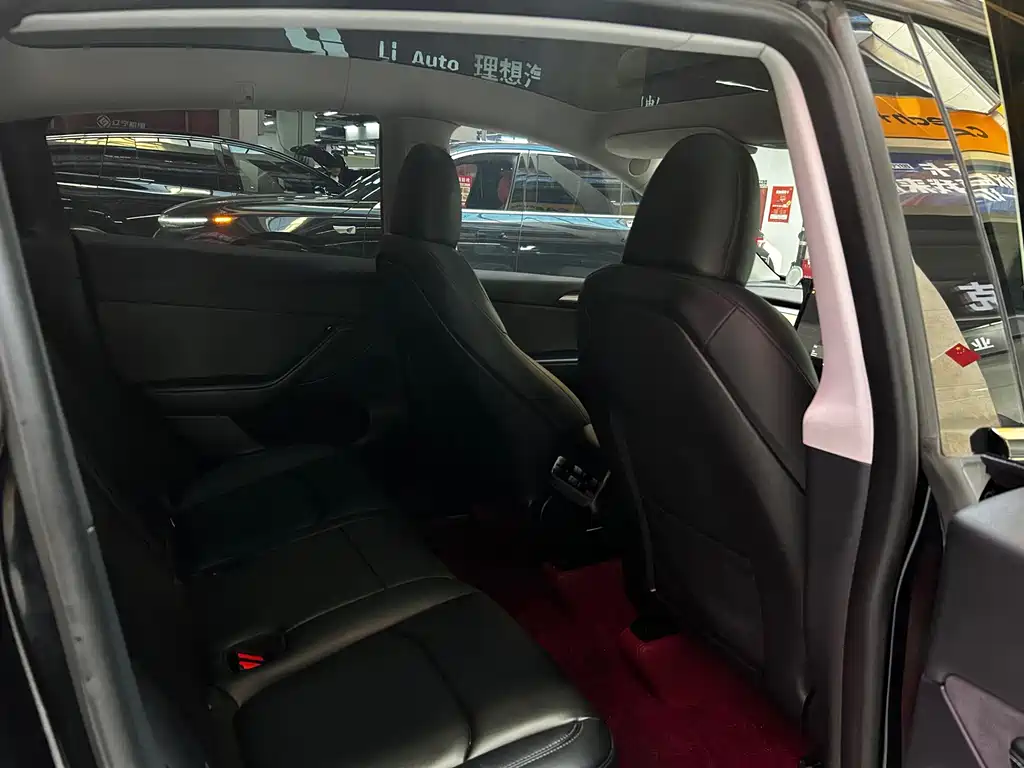 Tesla Model Y — миниатюра 11