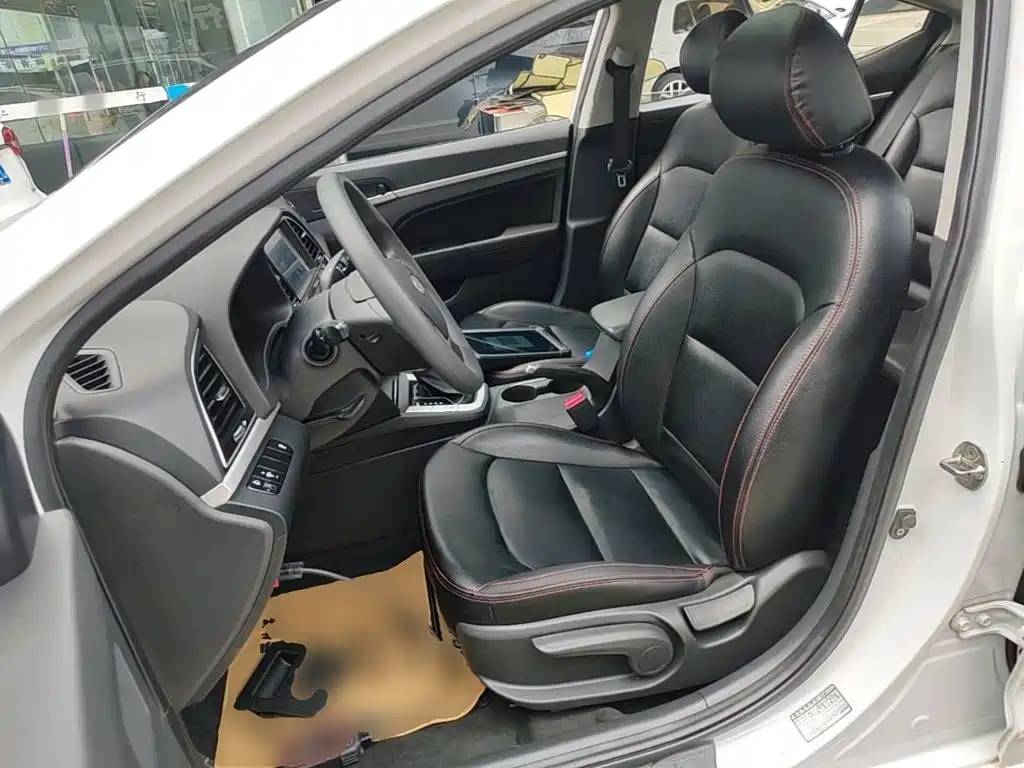 Hyundai Elantra — миниатюра 15