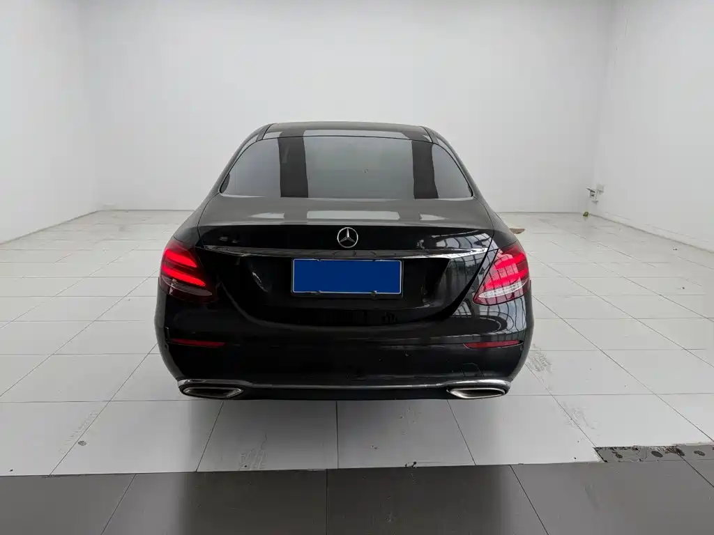 Mercedes-Benz E-Class — миниатюра 9