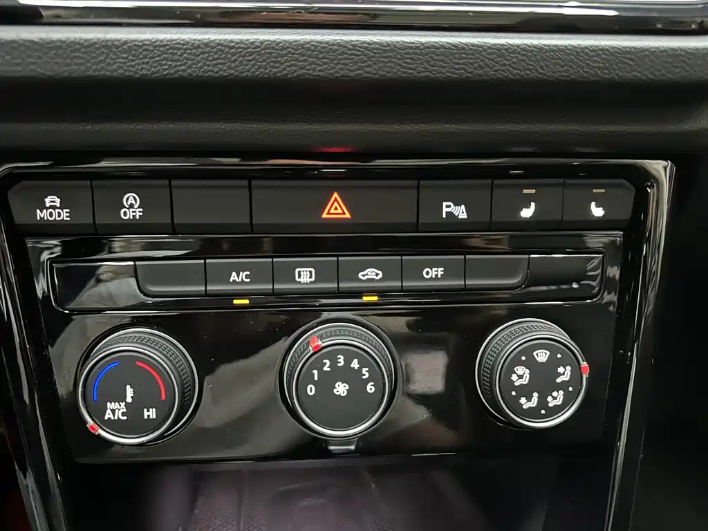 Volkswagen T-Roc — миниатюра 17