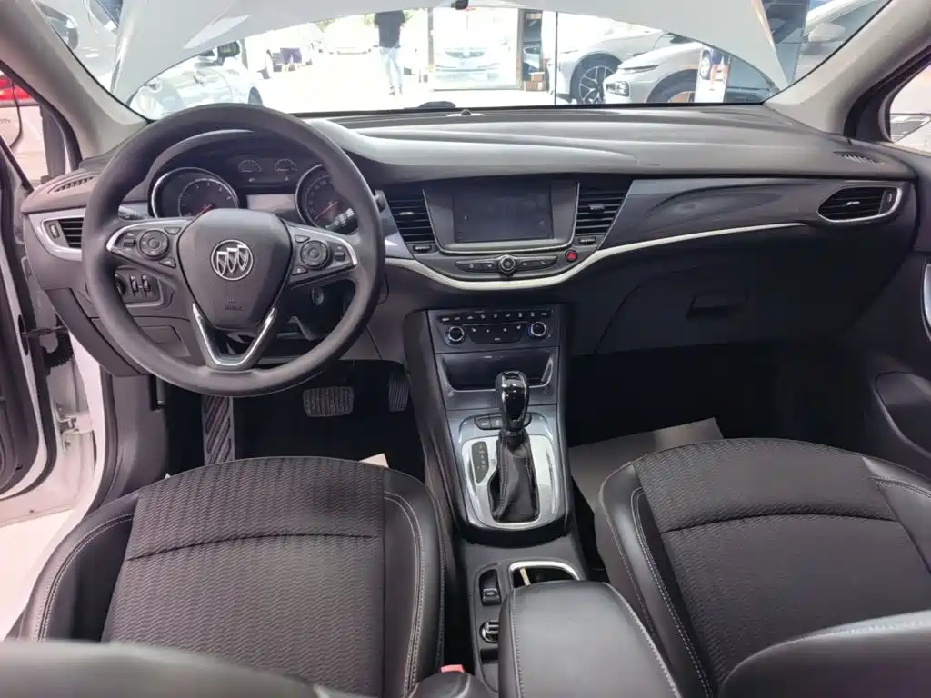 Buick Verano — миниатюра 10