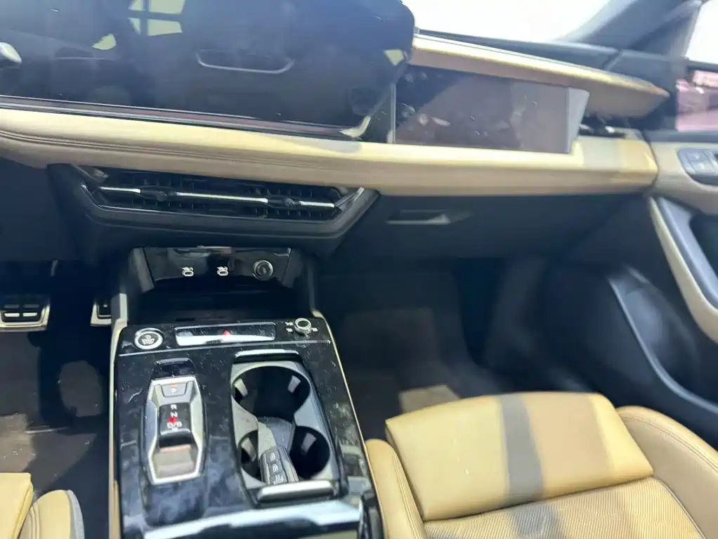 Audi A6L e-tron — миниатюра 10
