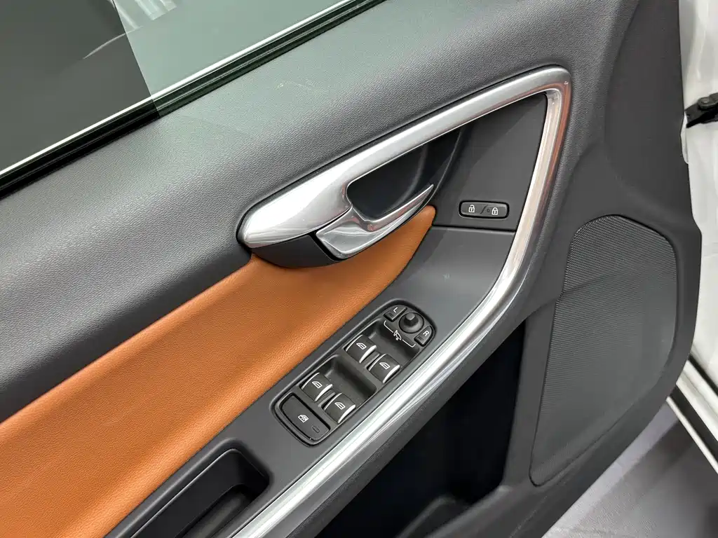 Volvo S60 — миниатюра 8
