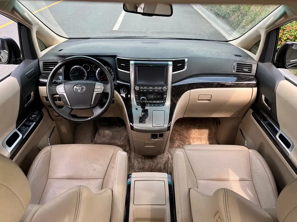 Toyota Alphard — миниатюра 15