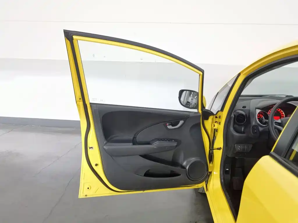 Honda Fit — миниатюра 8